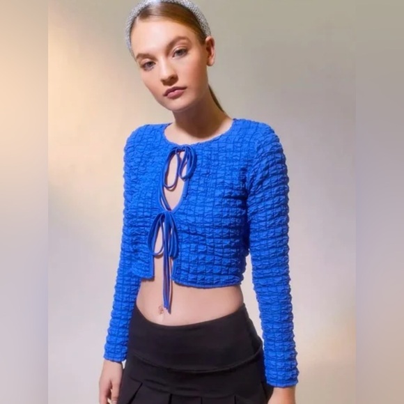 Urban Outfitters NWT Vibrant Blue Bubble Knit Tie Front Textured Crop Top Sz XS - Picture 1 of 9